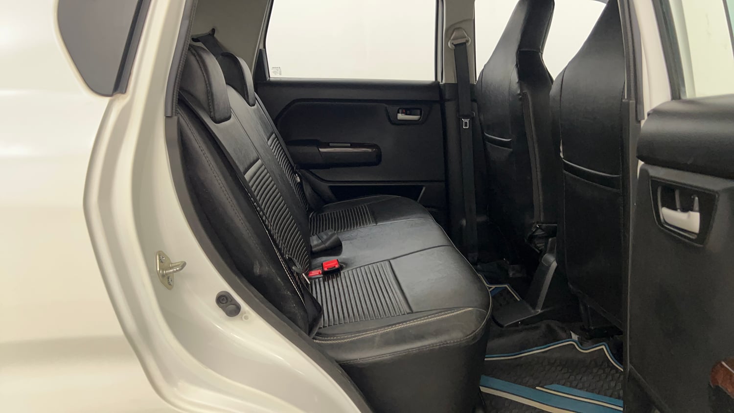 Used 2023 Maruti Suzuki Wagon R VXI 1.0 CNG Cng Manual interior RIGHT SIDE REAR DOOR CABIN VIEW