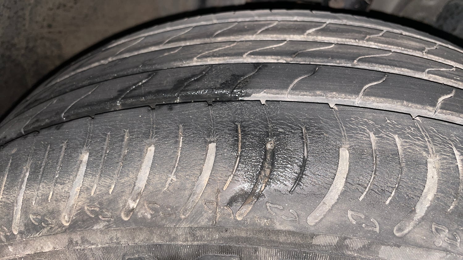 Used 2021 Nissan Magnite XL Turbo CVT Petrol Automatic tyres RIGHT FRONT TYRE TREAD VIEW
