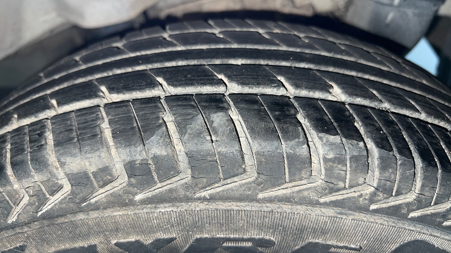 Used 2016 Hyundai Eon Era + Petrol Manual tyres LEFT REAR TYRE TREAD VIEW