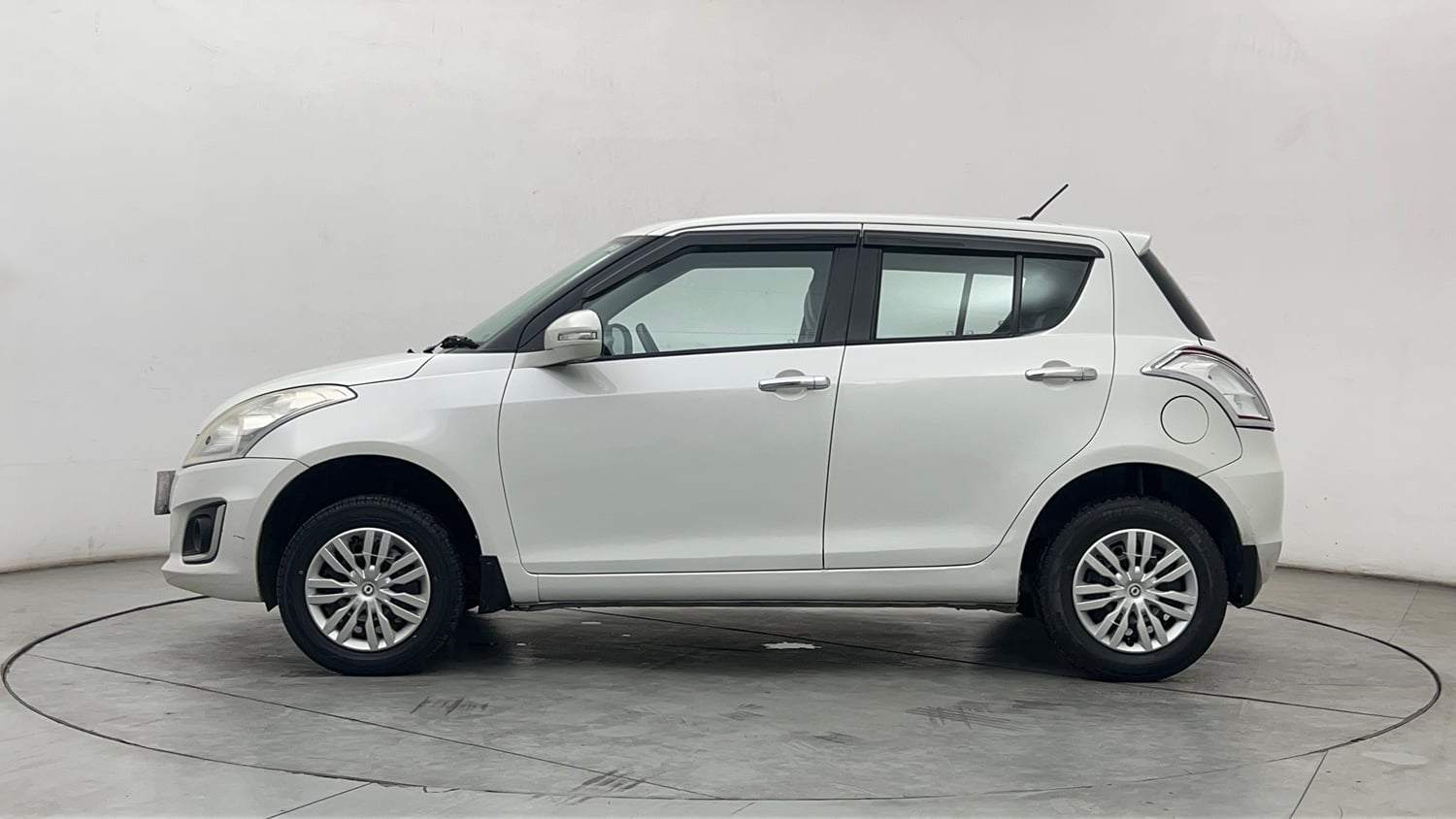Used 2016 Maruti Suzuki Swift VXi Petrol Manual exterior LEFT SIDE VIEW