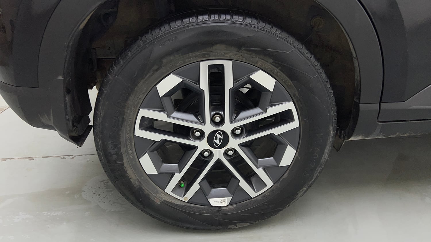 Used 2022 Hyundai Venue SX 1.2 Petrol Petrol Manual tyres RIGHT REAR TYRE RIM VIEW