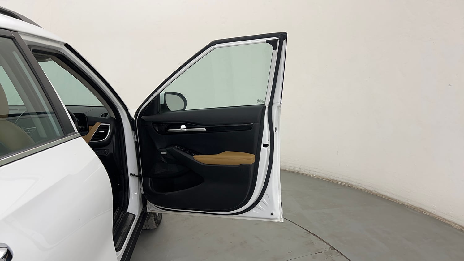 Used 2024 Kia Seltos HTX Plus 1.5 Diesel MT Diesel Manual interior RIGHT FRONT DOOR OPEN VIEW