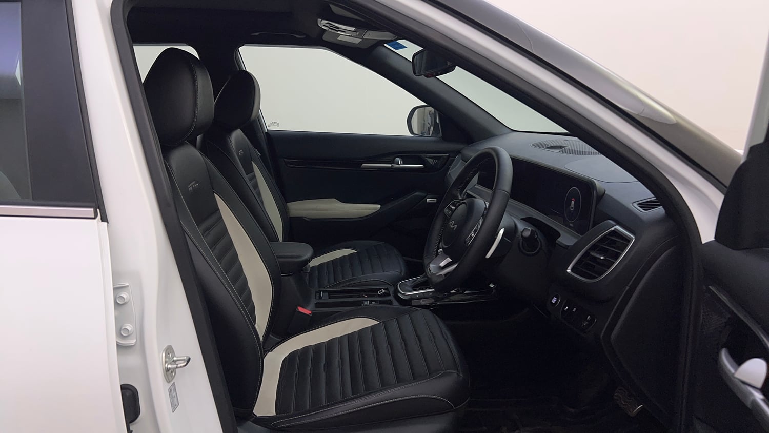 Used 2024 Kia Seltos GTX Plus 1.5 Turbo Petrol DCT Petrol Automatic interior RIGHT SIDE FRONT DOOR CABIN VIEW