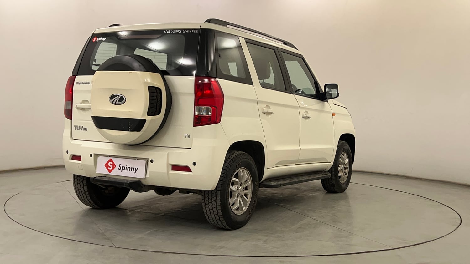 Used 2016 Mahindra TUV300 T8 Diesel Manual exterior RIGHT REAR CORNER VIEW