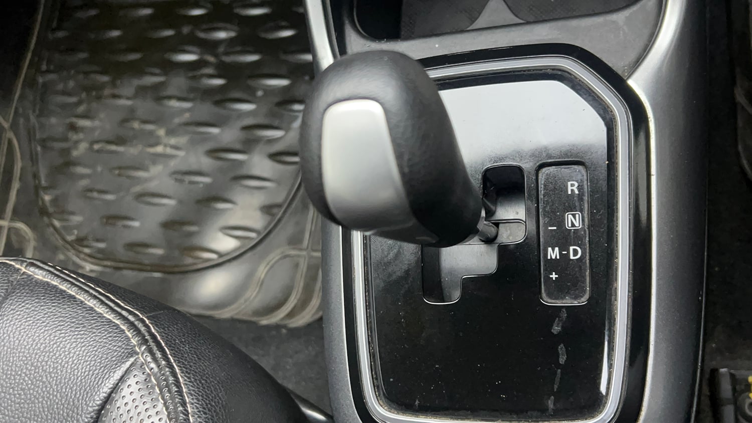 Used 2020 Maruti Suzuki Ignis Delta 1.2 AMT Petrol Automatic interior GEAR  KNOB VIEW