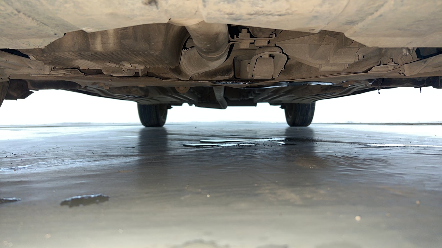 Used 2015 Maruti Suzuki S-Cross Alpha 1.6 Diesel Manual extra FRONT LEFT UNDERBODY VIEW