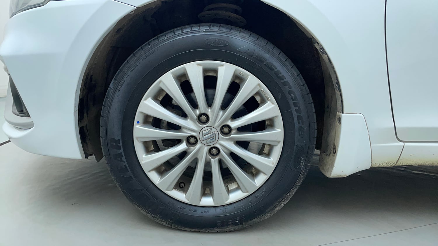 Used 2020 Maruti Suzuki Ciaz Delta Hybrid 1.5 AT Petrol Automatic tyres LEFT FRONT TYRE RIM VIEW