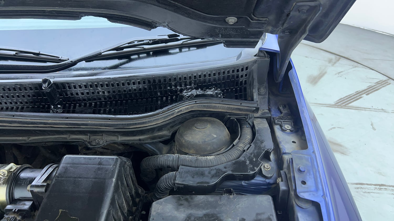 Used 2015 Maruti Suzuki S-Cross Alpha 1.6 Diesel Manual engine ENGINE LEFT SIDE HINGE & APRON VIEW