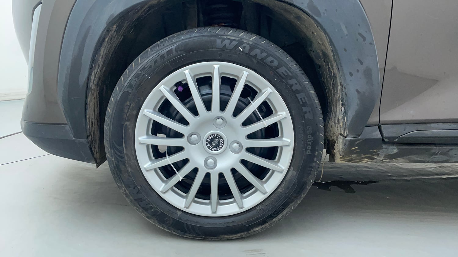 Used 2021 Nissan Magnite XL Turbo CVT Petrol Automatic tyres LEFT FRONT TYRE RIM VIEW