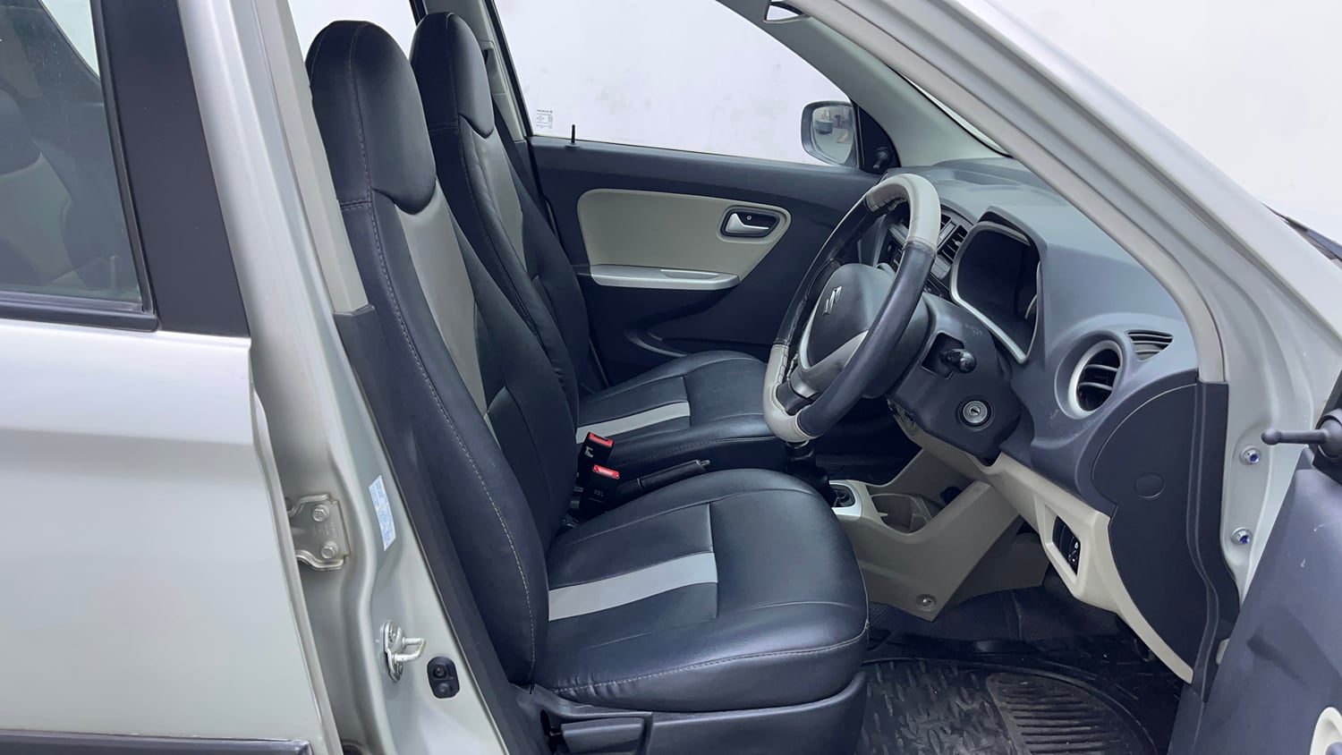 Used 2016 Maruti Suzuki Alto K10 VXi Petrol Manual interior RIGHT SIDE FRONT DOOR CABIN VIEW