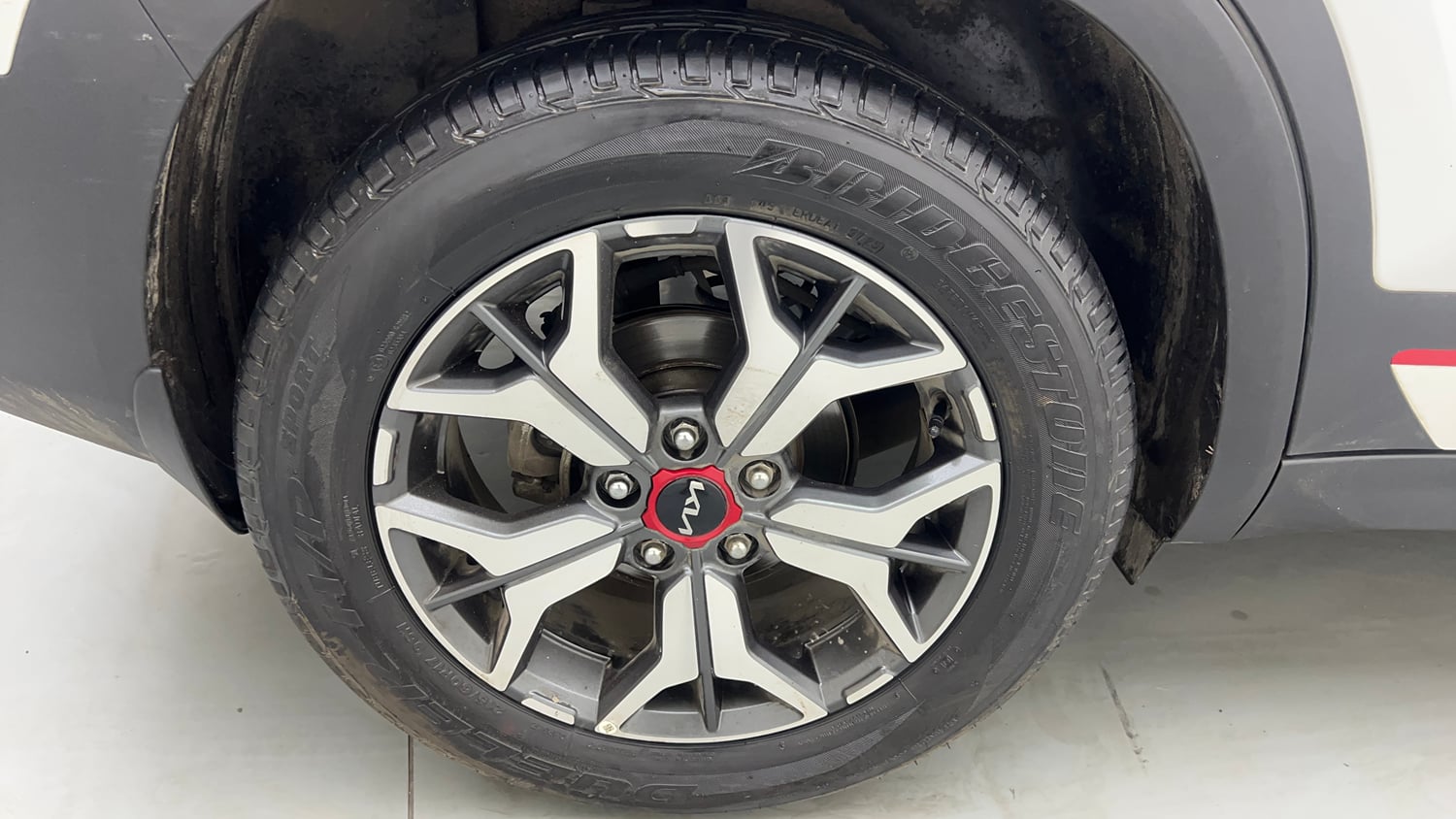 Used 2022 Kia Seltos GTX Plus 1.4 DCT Petrol Automatic tyres RIGHT REAR TYRE RIM VIEW