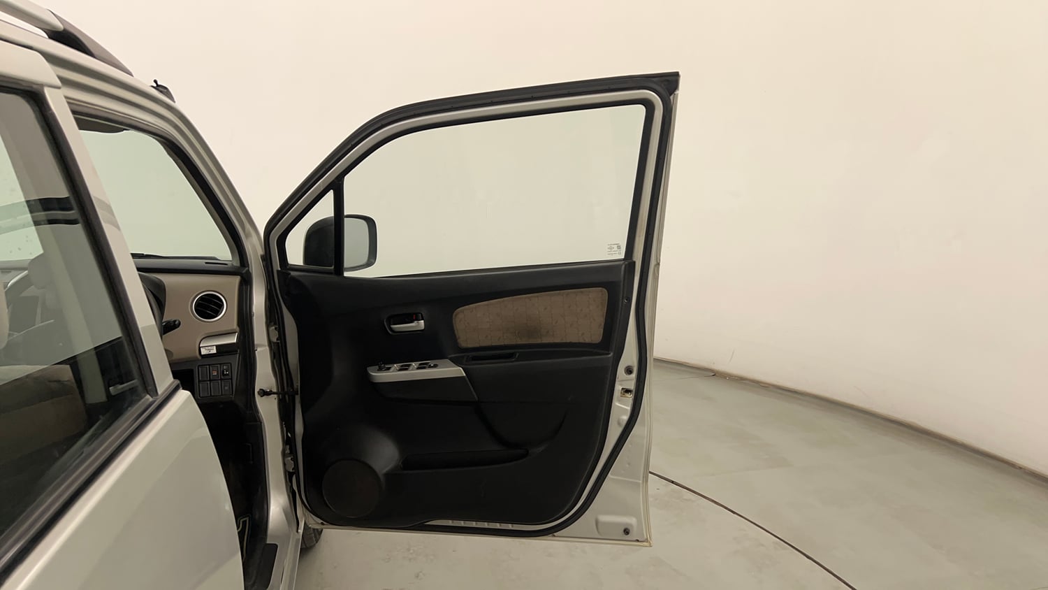 Used 2013 Maruti Suzuki Wagon R VXI Petrol Manual interior RIGHT FRONT DOOR OPEN VIEW