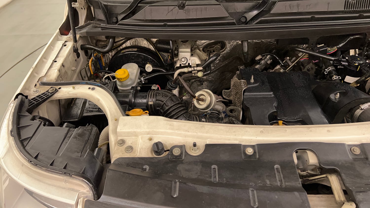 Used 2016 Mahindra TUV300 T8 Diesel Manual engine ENGINE RIGHT SIDE VIEW