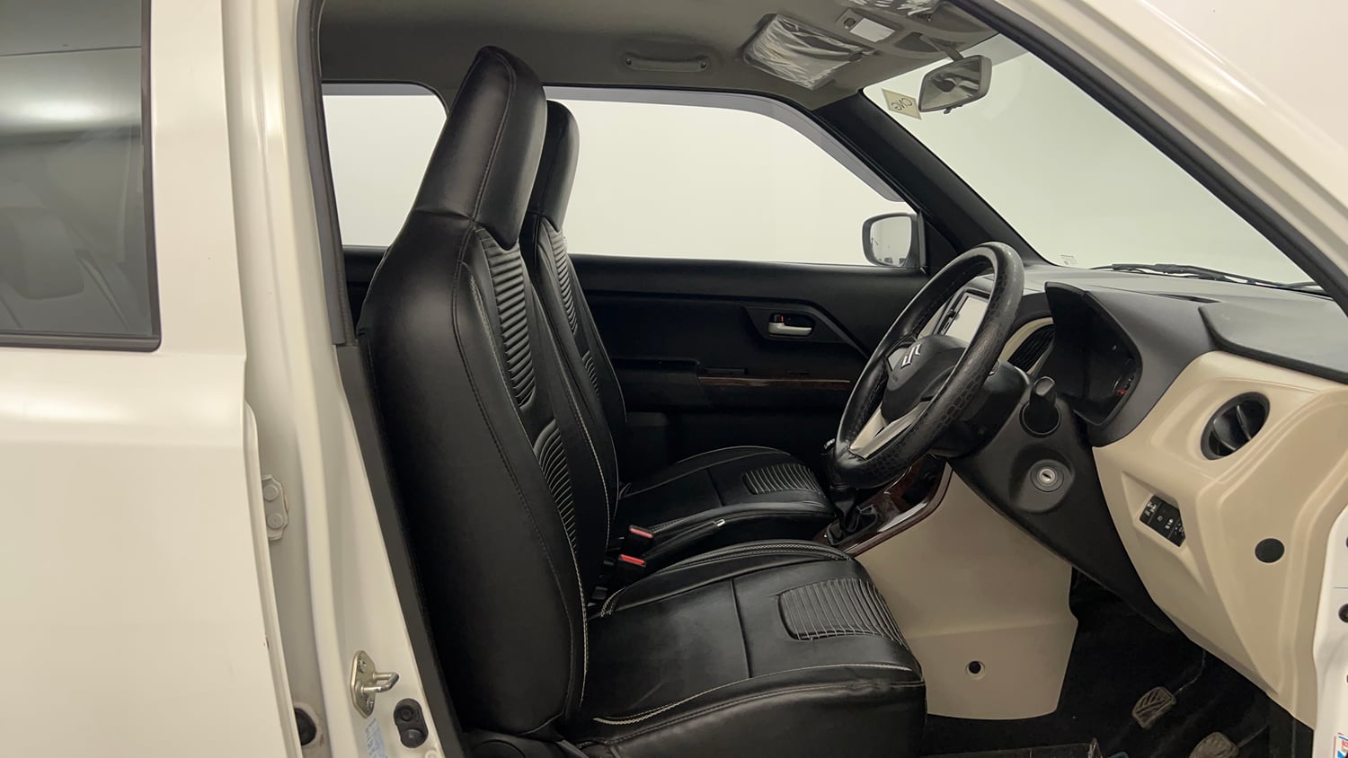 Used 2023 Maruti Suzuki Wagon R VXI 1.0 CNG Cng Manual interior RIGHT SIDE FRONT DOOR CABIN VIEW