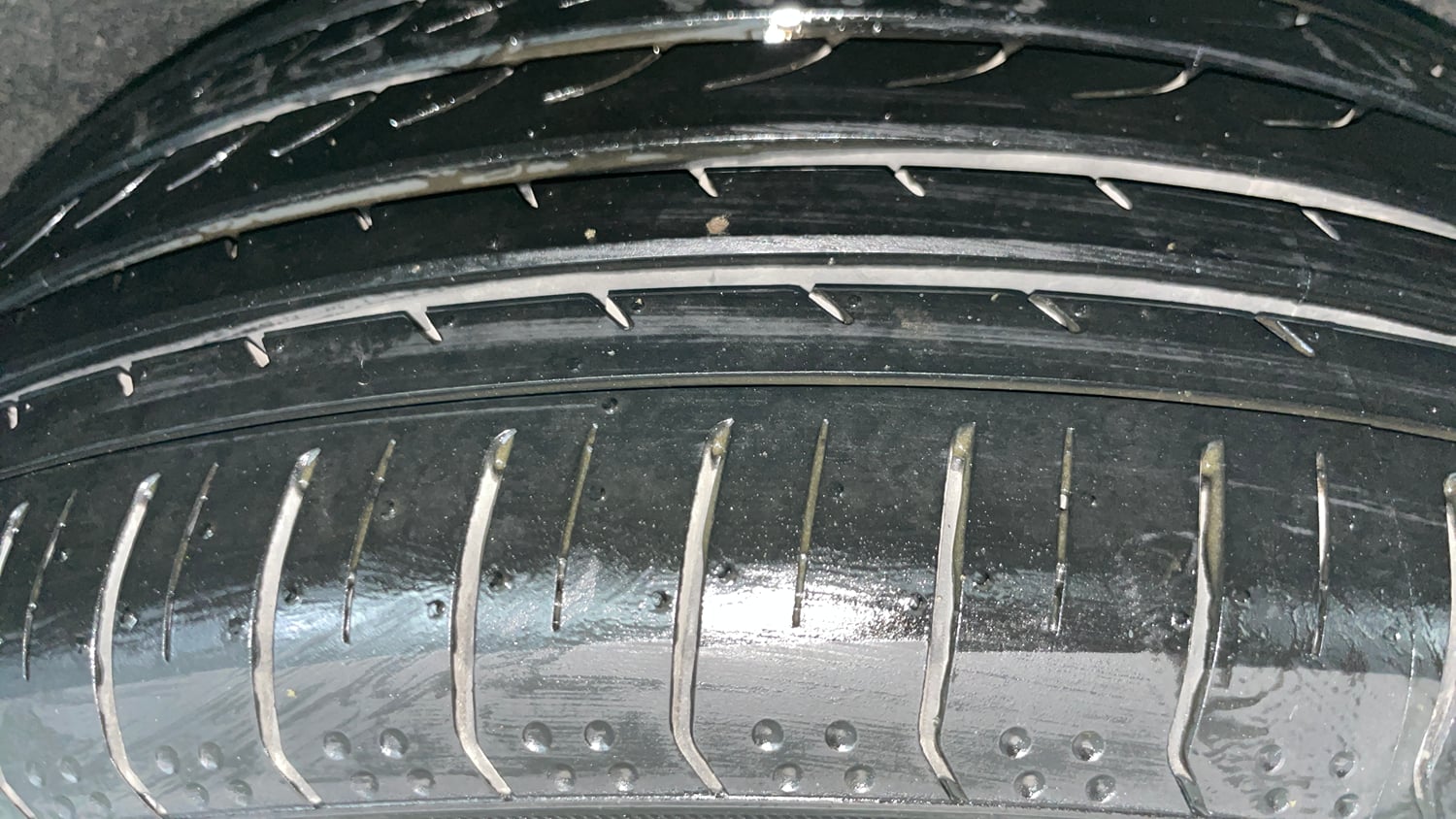 Used 2018 Ford EcoSport Titanium + 1.5L TDCi Diesel Manual tyres RIGHT REAR TYRE TREAD VIEW