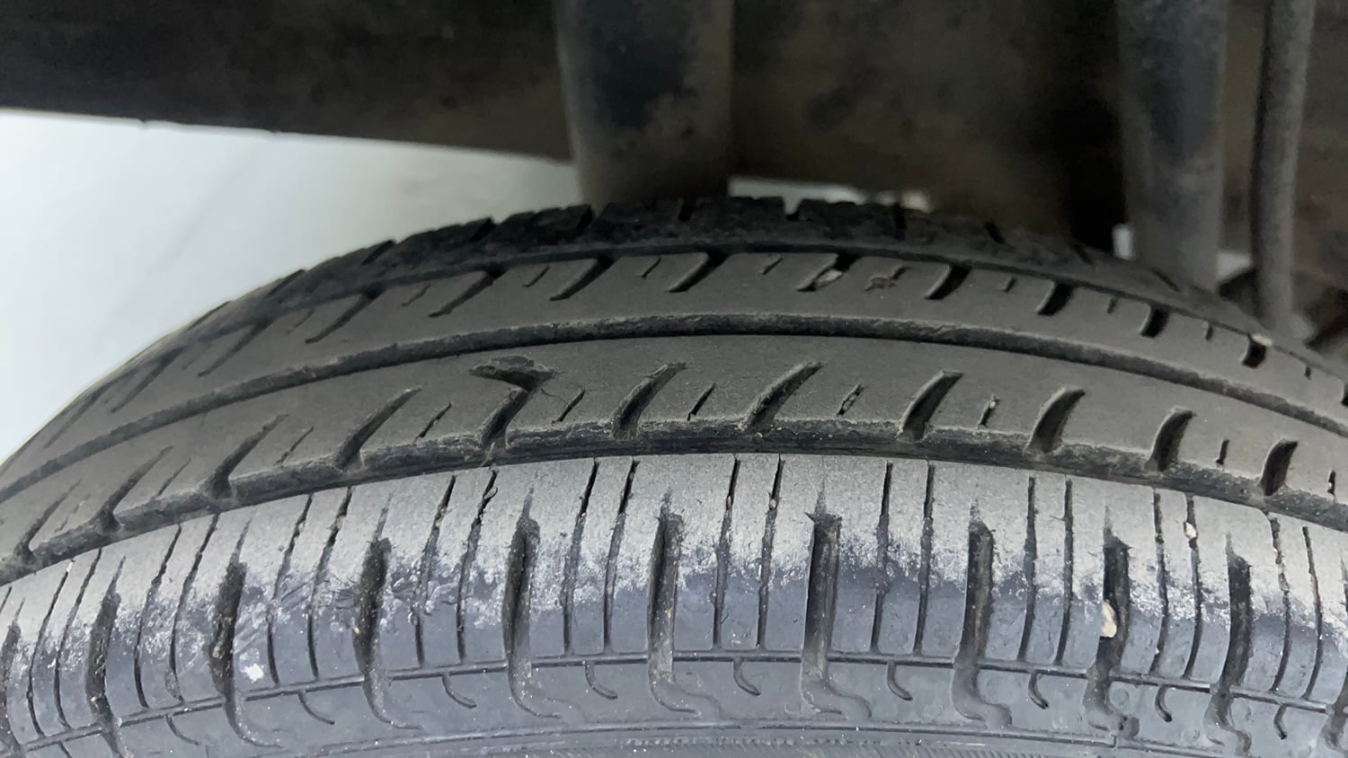 Used 2017 Renault Kwid 1.0 RXT AMT Petrol Automatic tyres RIGHT REAR TYRE TREAD VIEW