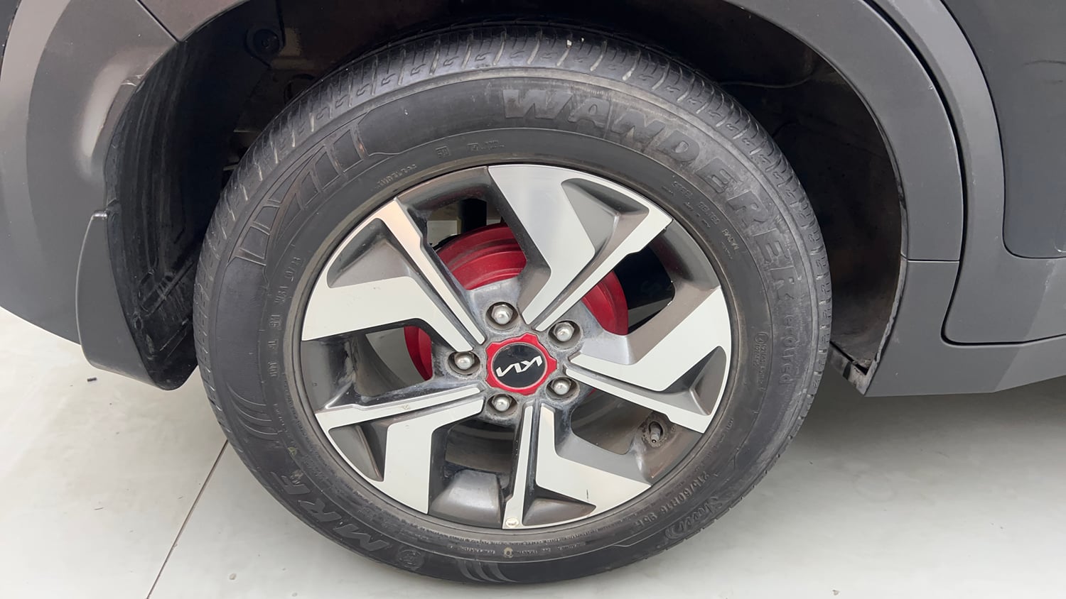Used 2023 Kia Sonet GTX Plus 1.0 Turbo Petrol DCT Petrol Automatic tyres RIGHT REAR TYRE RIM VIEW