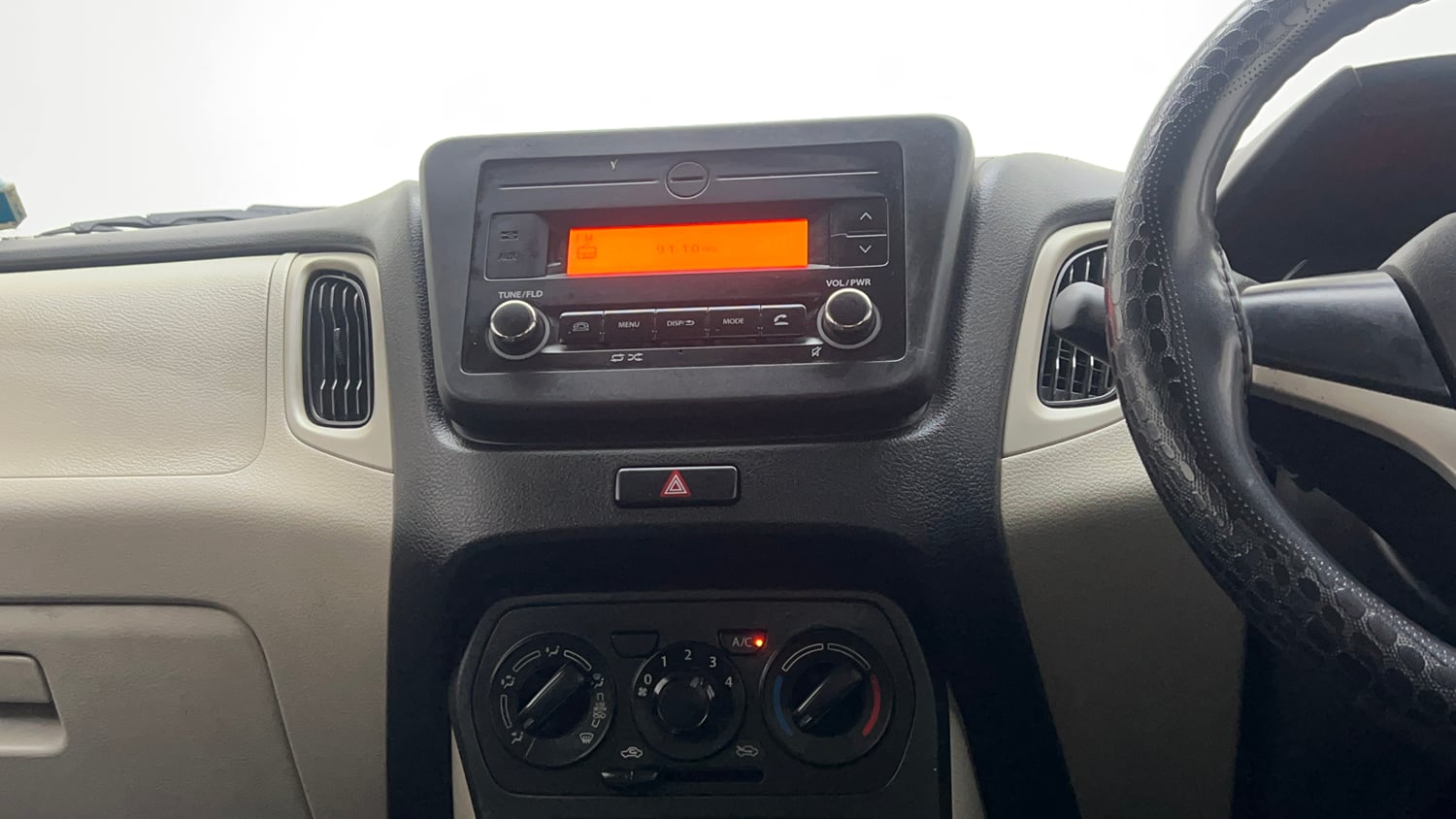 Used 2023 Maruti Suzuki Wagon R VXI 1.0 AGS Petrol Automatic interior MUSIC SYSTEM & AC CONTROL VIEW