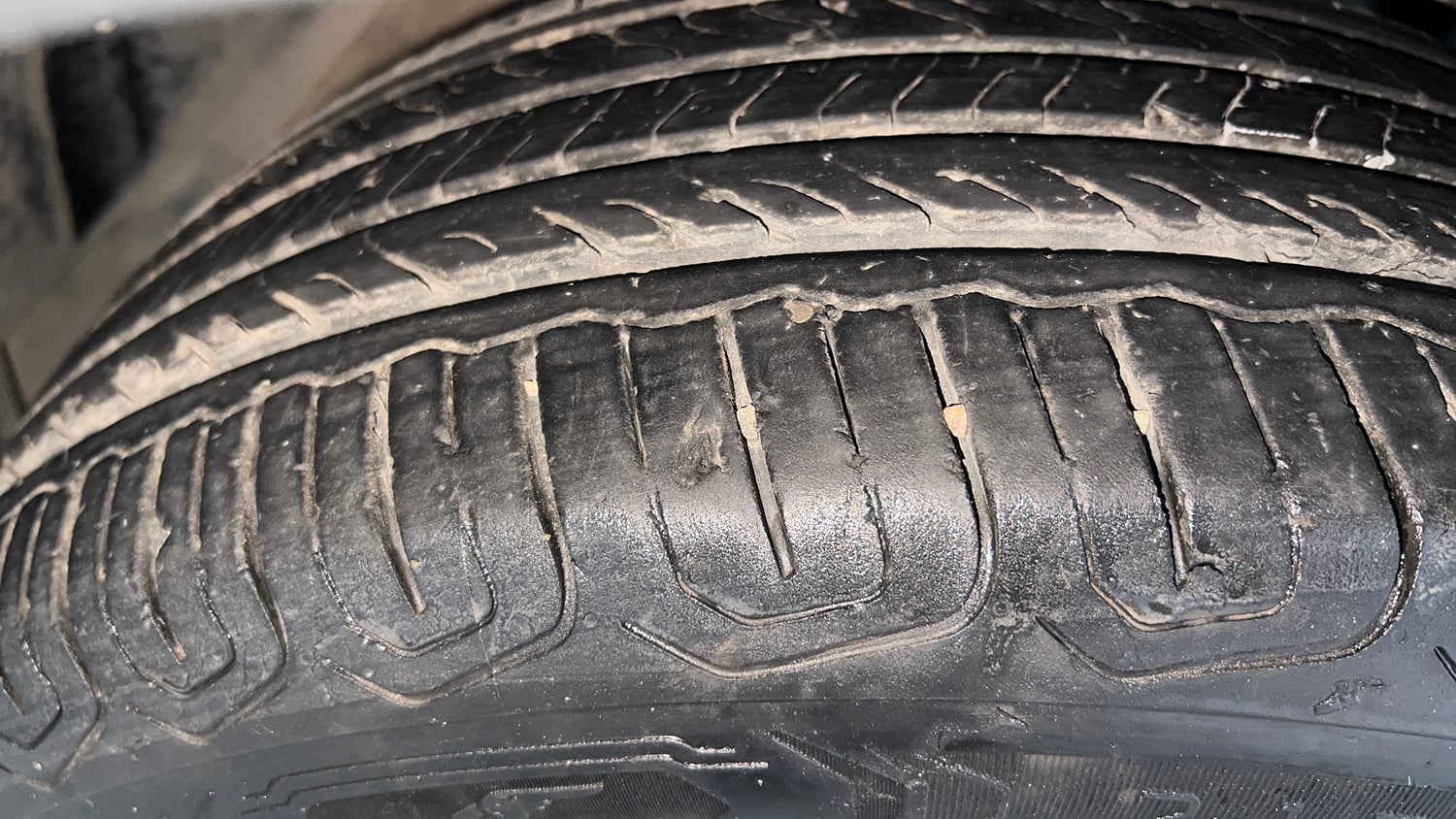 Used 2024 Tata Nexon Creative Plus 1.2 Revotron Petrol 7DCA Petrol Automatic tyres RIGHT FRONT TYRE TREAD VIEW