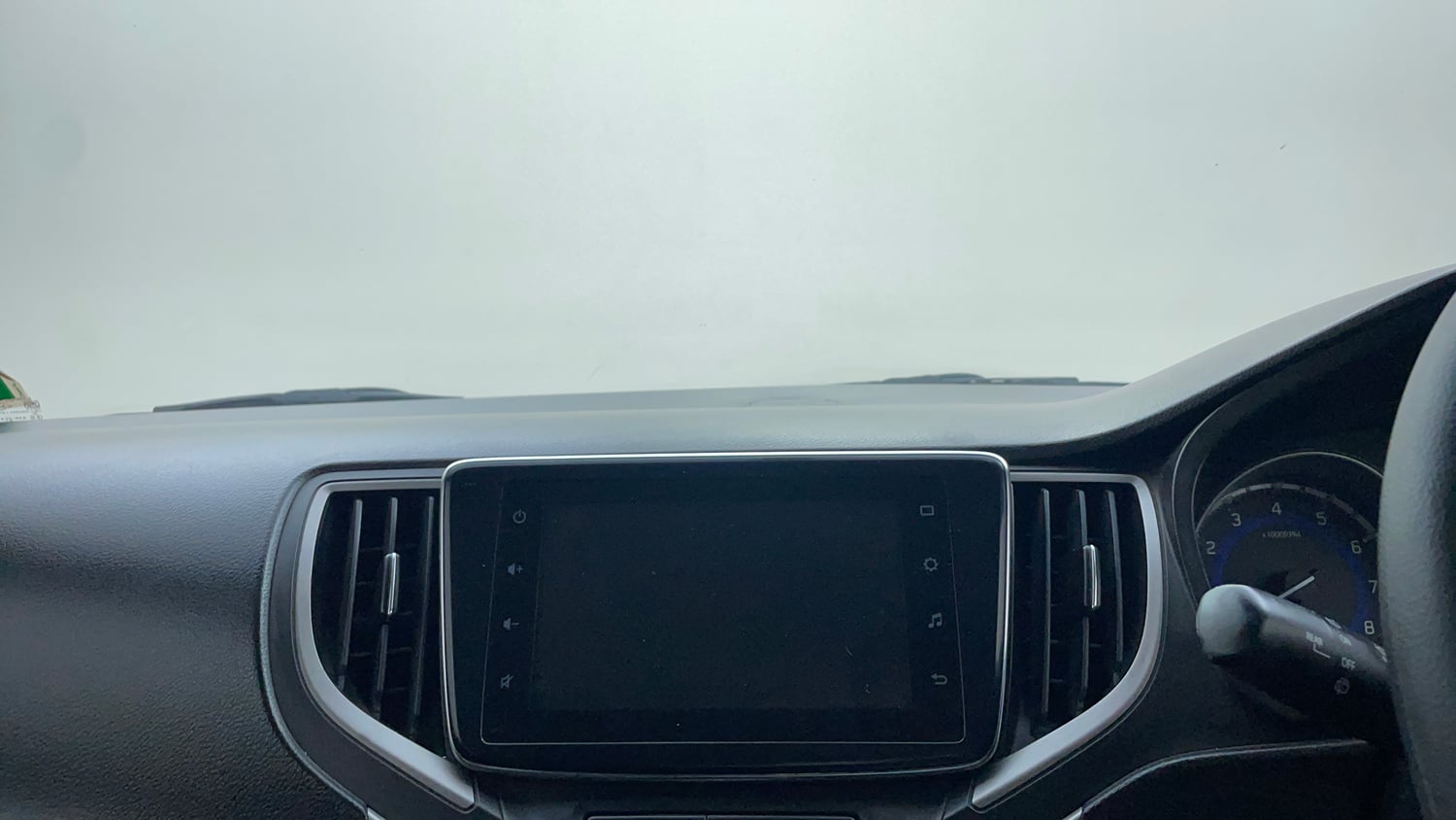 Used 2019 Maruti Suzuki Baleno Zeta 1.2 Petrol Manual top_features Integrated (in-dash) music system