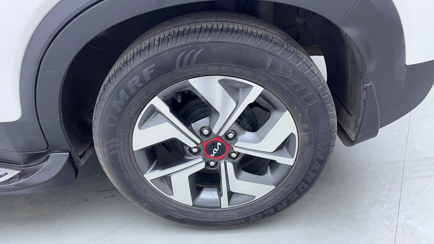 Used 2023 Kia Sonet GTX Plus 1.5 AT Diesel Automatic tyres LEFT REAR TYRE RIM VIEW