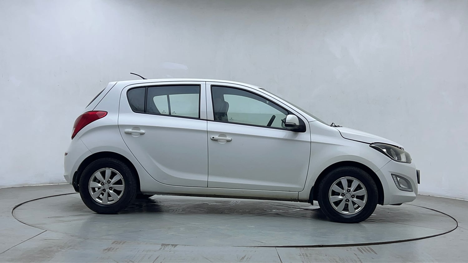 Used 2013 Hyundai i20 Sportz 1.2 Petrol Manual exterior RIGHT SIDE VIEW