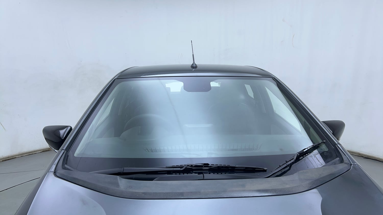 Used 2021 Tata Altroz XZ Petrol Petrol Manual exterior FRONT WINDSHIELD VIEW
