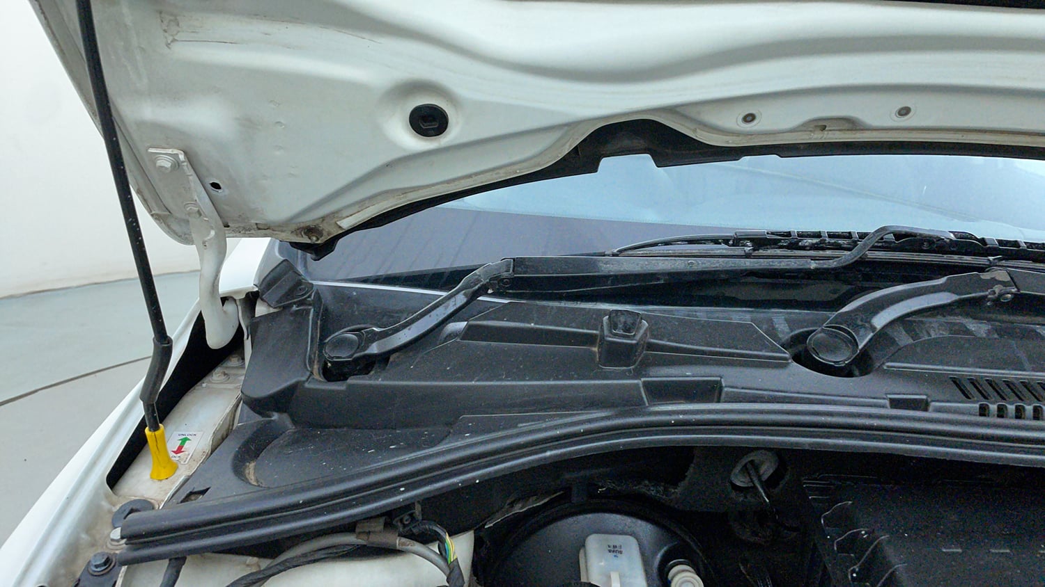 Used 2021 Tata Tiago XZ Plus Dual Tone Petrol Manual engine ENGINE RIGHT SIDE HINGE & APRON VIEW