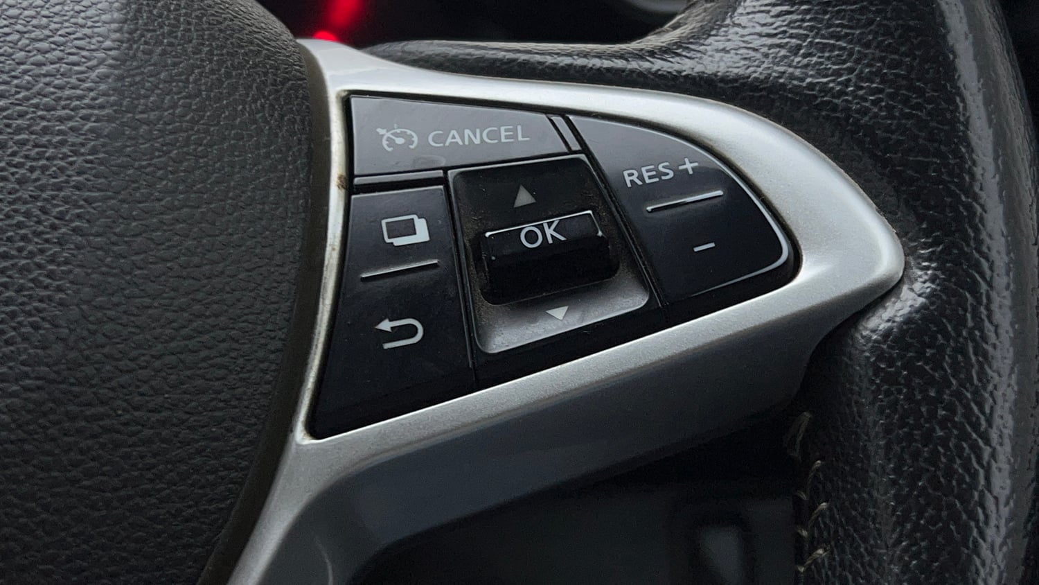 Used 2021 Nissan Magnite XV Premium Turbo (O) CVT Dual Tone Petrol Automatic top_features Cruise control