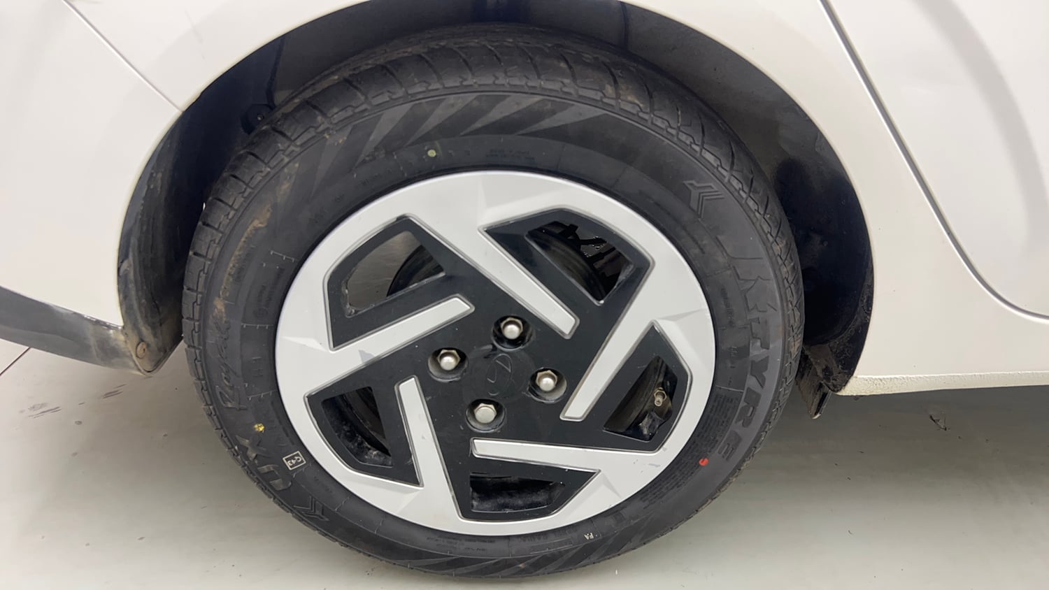Used 2023 Hyundai Aura S 1.2 CNG Cng Manual tyres RIGHT REAR TYRE RIM VIEW