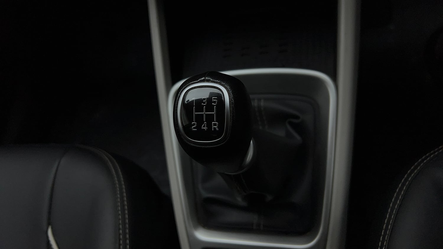 Used 2022 Hyundai Venue SX 1.2 Petrol Petrol Manual interior GEAR  KNOB VIEW