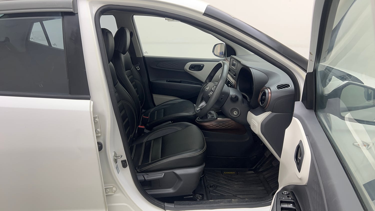 Used 2023 Hyundai Aura S 1.2 CNG Cng Manual interior RIGHT SIDE FRONT DOOR CABIN VIEW
