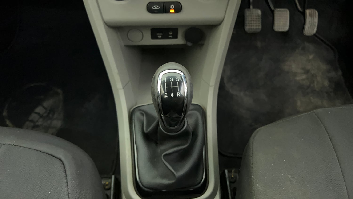 Used 2019 Tata Tiago Revotron XZ w/o Alloy Petrol Manual interior GEAR  KNOB VIEW