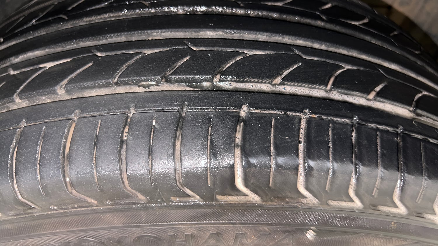 Used 2018 maruti-suzuki Vitara Brezza ZDi Plus AGS Diesel Automatic tyres RIGHT FRONT TYRE TREAD VIEW