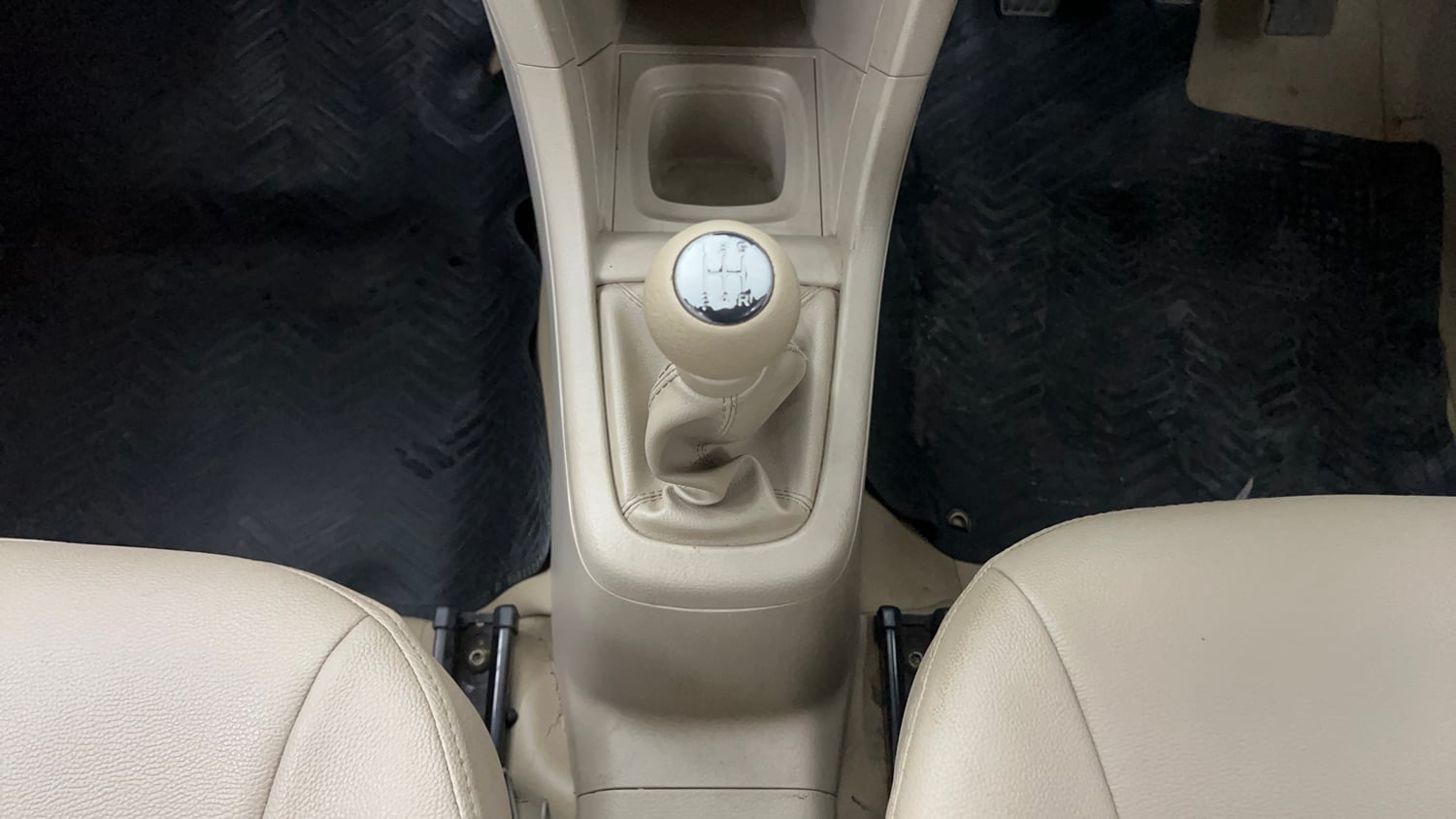Used 2014 Maruti Suzuki Ertiga ZXi Petrol Manual interior GEAR  KNOB VIEW