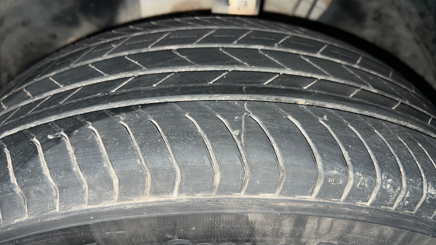 Used 2025 Skoda Kylaq Signature Plus AT Petrol Automatic tyres LEFT FRONT TYRE TREAD VIEW