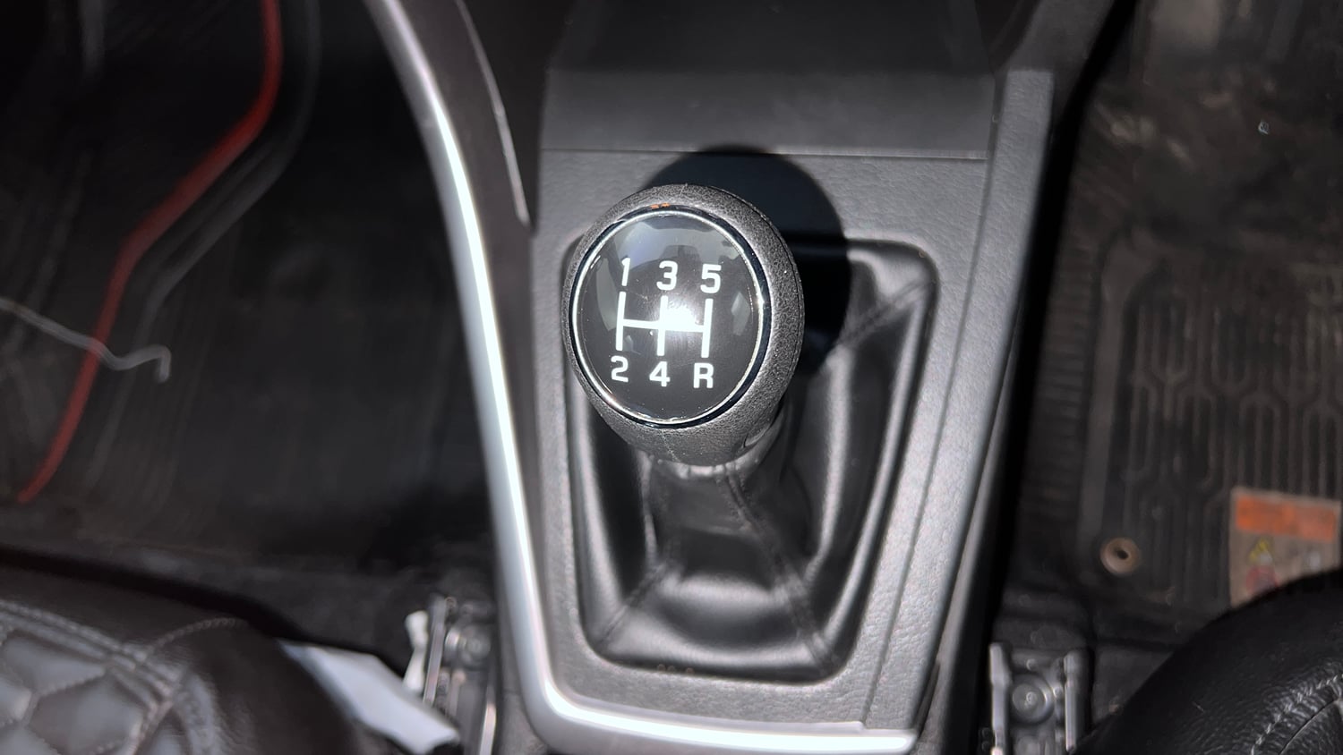 Used 2023 Maruti Suzuki Brezza Zxi Dual Tone Petrol Manual interior GEAR  KNOB VIEW