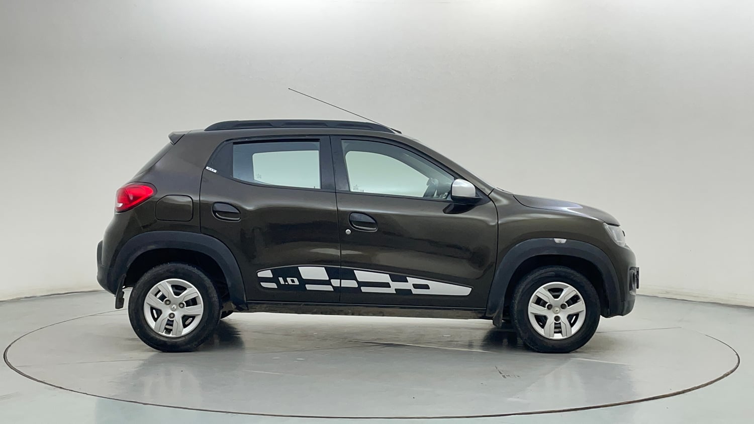 Used 2018 Renault Kwid 1.0 RXT AMT Opt Petrol Automatic exterior RIGHT SIDE VIEW