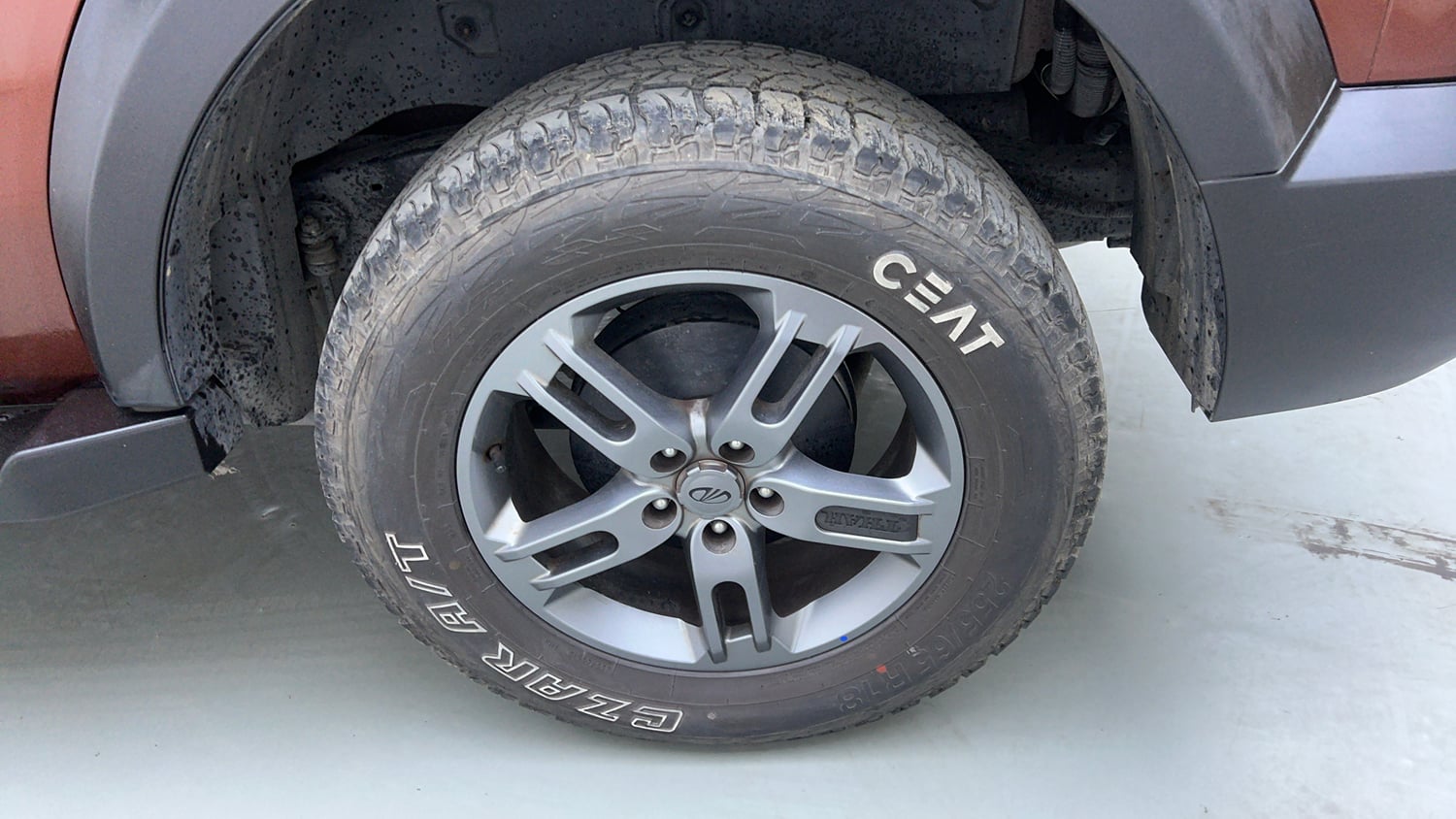 Used 2022 mahindra Thar LX Hard Top Diesel AT 4WD Diesel Automatic tyres LEFT REAR TYRE RIM VIEW