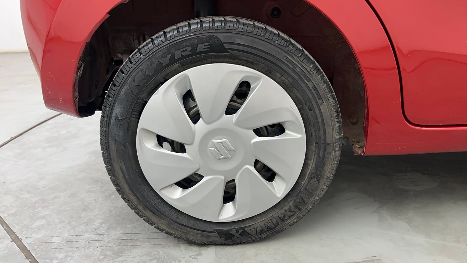 Used 2017 Maruti Suzuki Celerio ZXi AMT Petrol Automatic tyres RIGHT REAR TYRE RIM VIEW