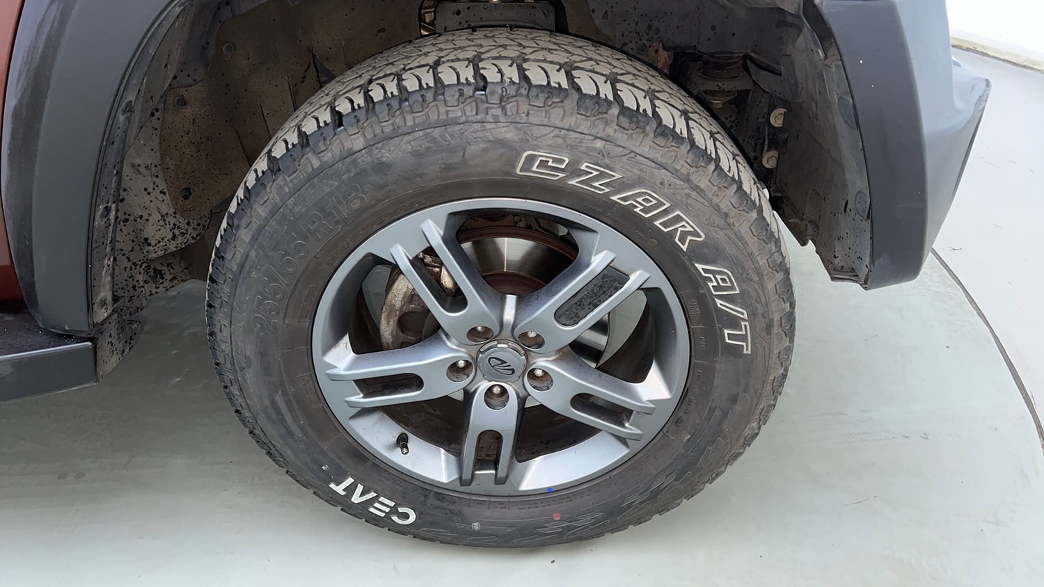 Used 2022 mahindra Thar LX Hard Top Diesel AT 4WD Diesel Automatic tyres RIGHT FRONT TYRE RIM VIEW