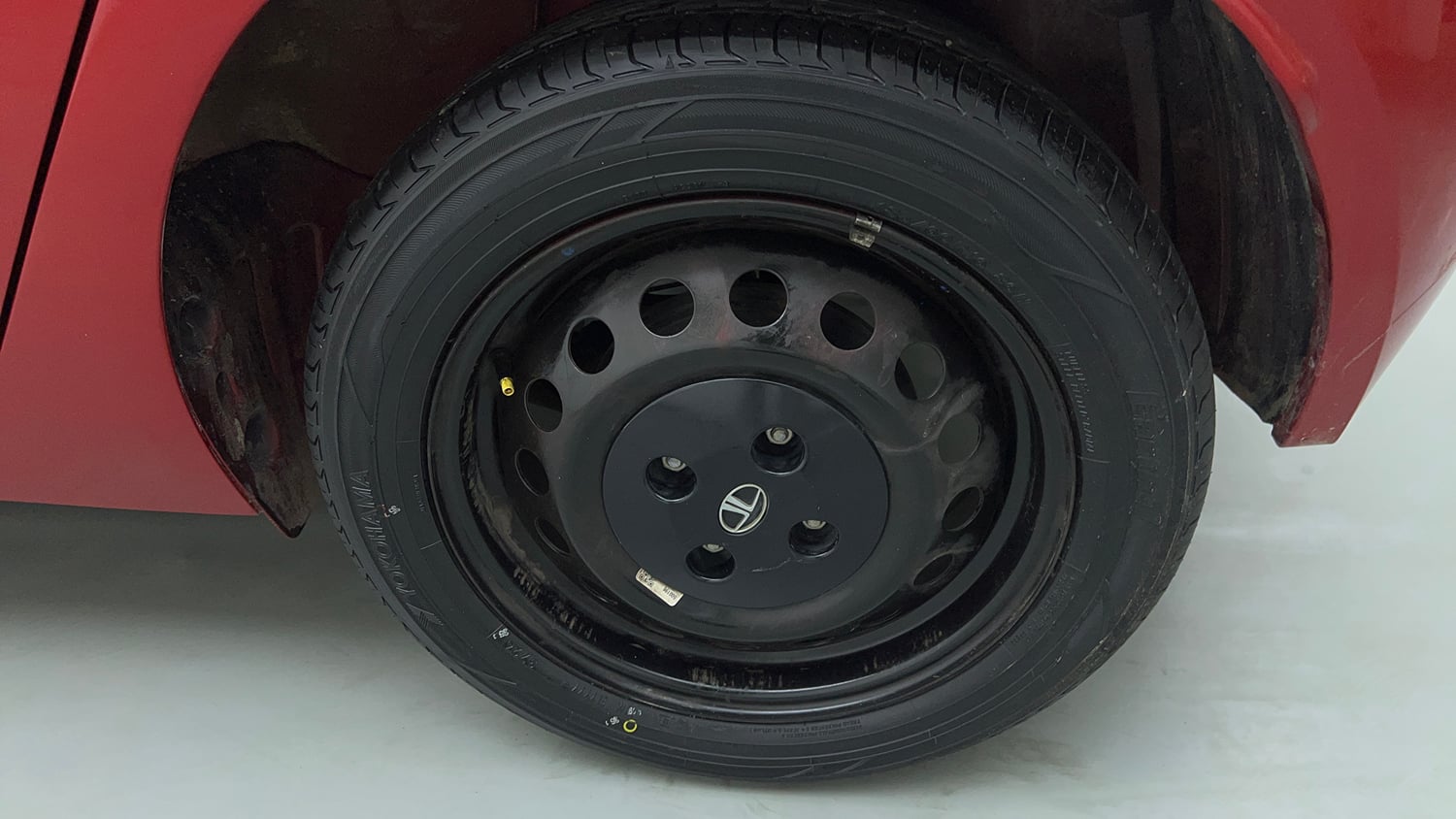Used 2023 Tata Altroz XM Plus iCNG Cng Manual tyres LEFT REAR TYRE RIM VIEW