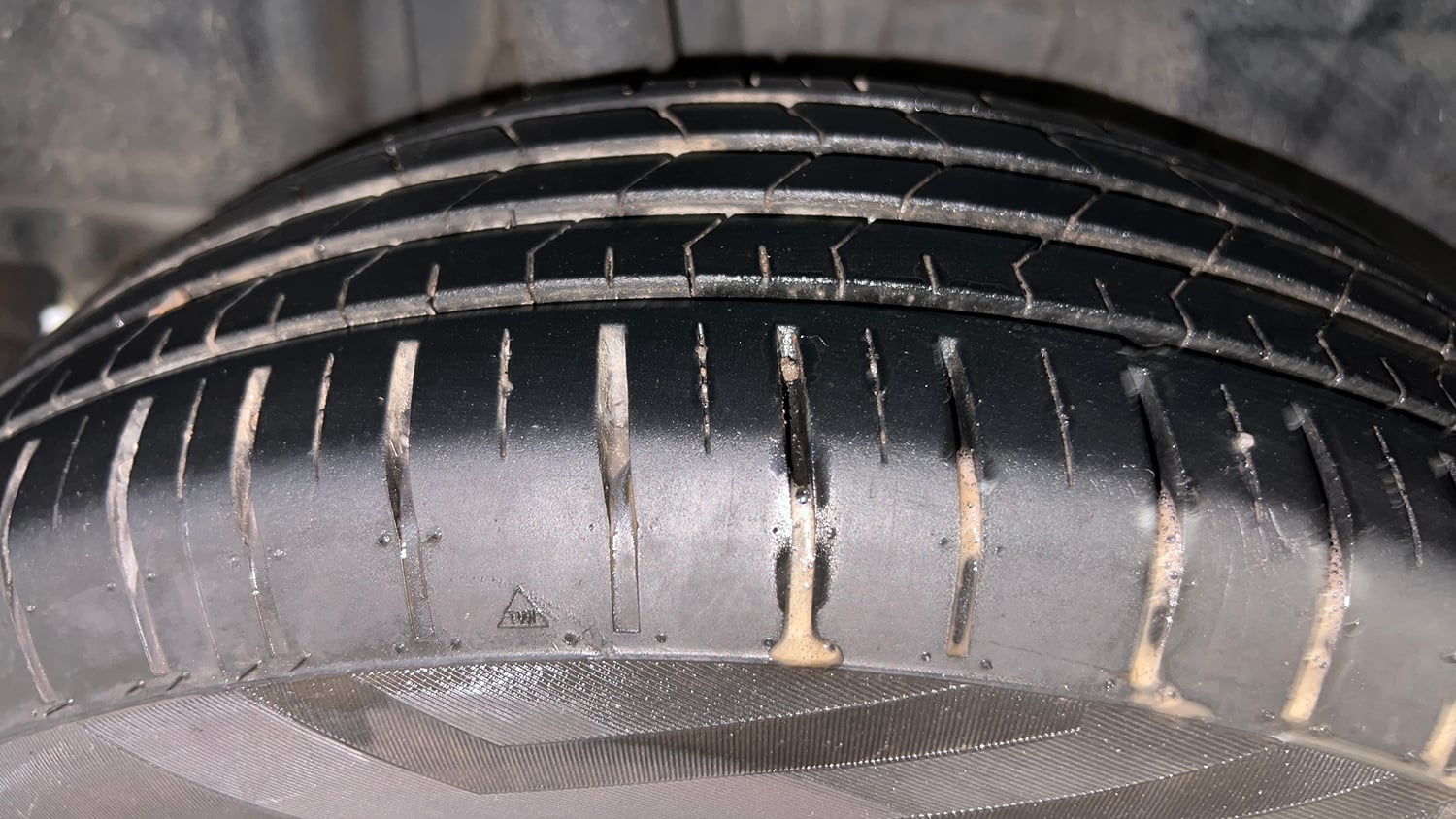 Used 2020 Maruti Suzuki Swift ZXi Plus AMT Petrol Automatic tyres RIGHT REAR TYRE TREAD VIEW