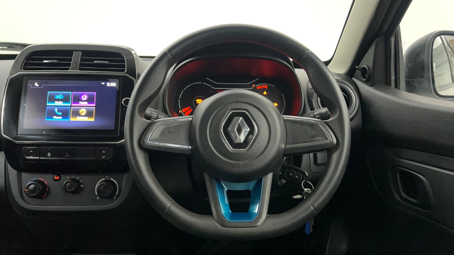 Used 2021 Renault Kwid Neotech RXL 1.0  AMT Petrol Automatic interior STEERING VIEW
