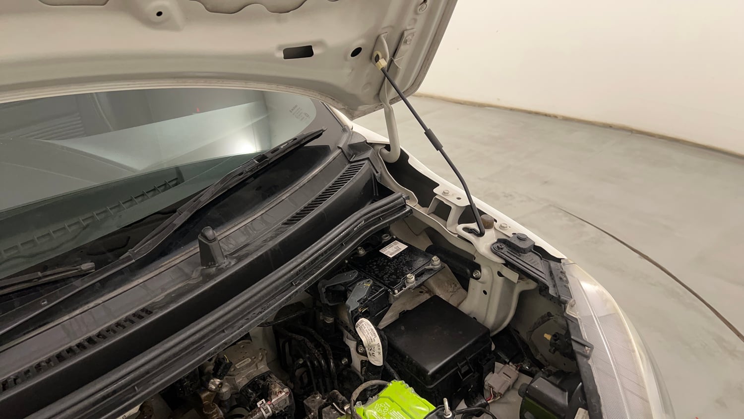 Used 2023 Maruti Suzuki Wagon R VXI 1.0 CNG Cng Manual engine ENGINE LEFT SIDE HINGE & APRON VIEW