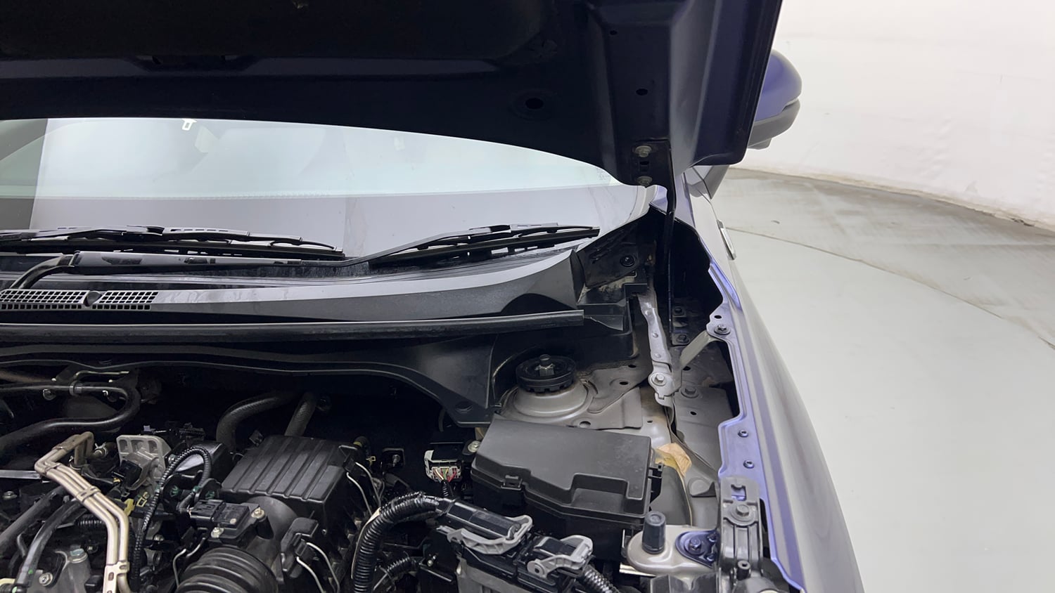 Used 2024 Honda Elevate Apex Edition VX CVT Petrol Automatic engine ENGINE LEFT SIDE HINGE & APRON VIEW