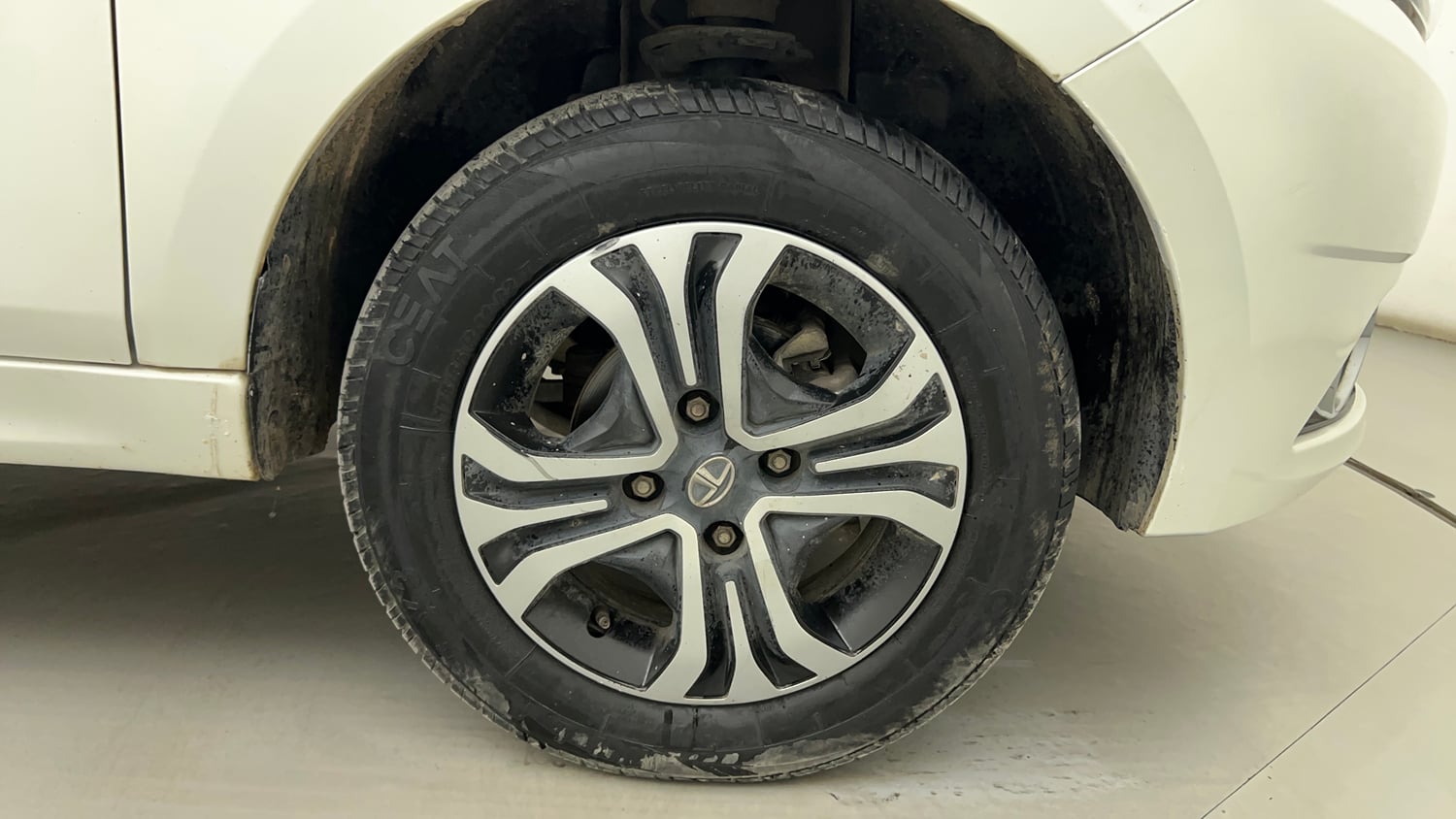Used 2019 Tata Tiago Revotron XZ w/o Alloy Petrol Manual tyres RIGHT FRONT TYRE RIM VIEW