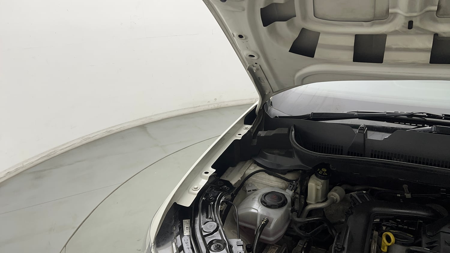 Used 2022 Volkswagen Taigun Highline 1.0 TSI MT Petrol Manual engine ENGINE RIGHT SIDE HINGE & APRON VIEW