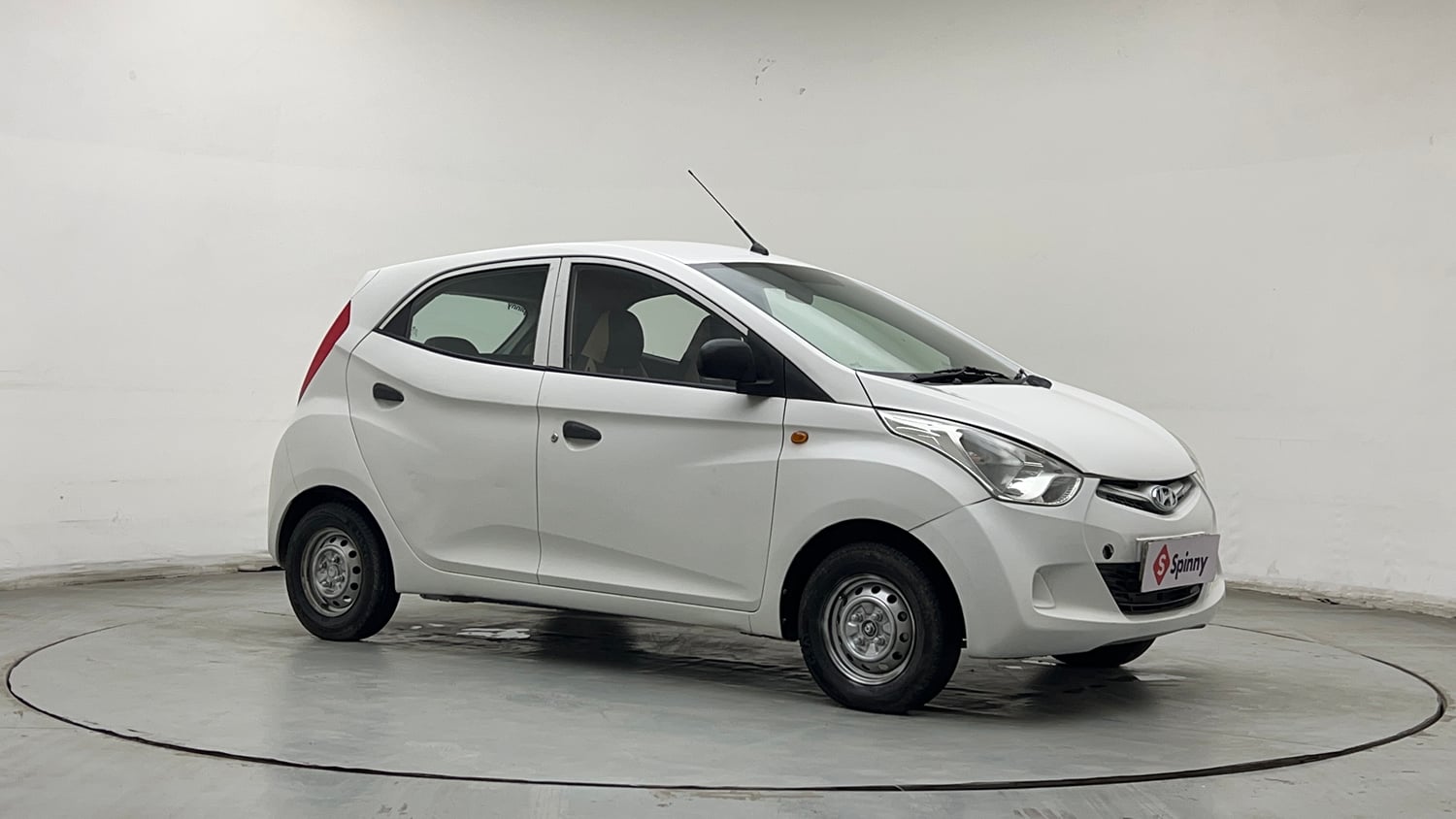 Used 2016 Hyundai Eon Era + Petrol Manual exterior RIGHT FRONT CORNER VIEW