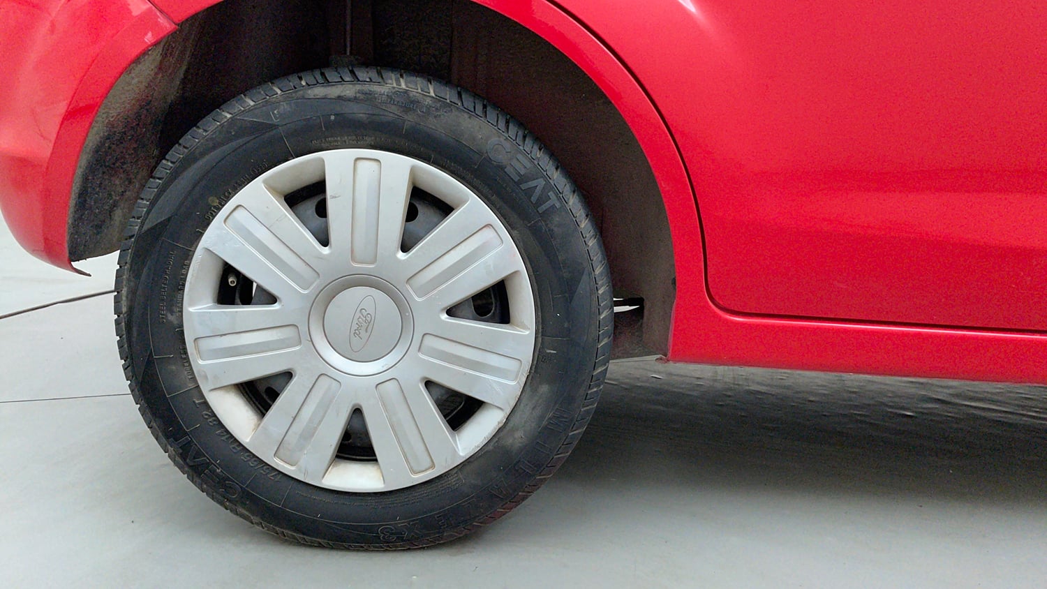 Used 2012 Ford Figo Duratec Petrol ZXI 1.2 Petrol Manual tyres RIGHT REAR TYRE RIM VIEW